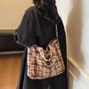 Women's Vintage Plaid Shoulder Bag Large Capacity Commuting Lightweight Tote Bag