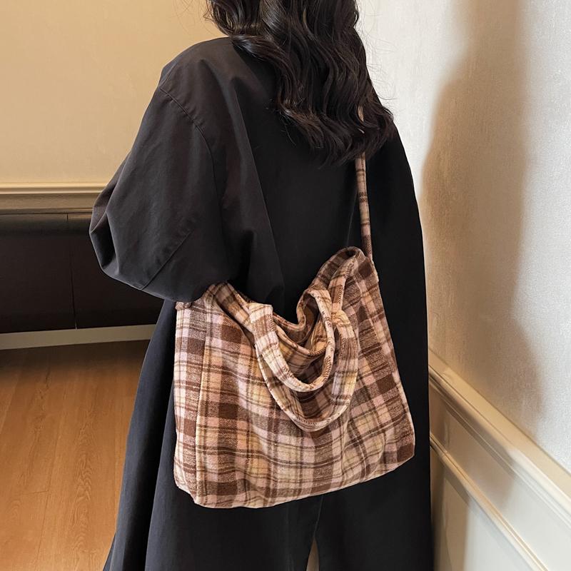 Women's Vintage Plaid Shoulder Bag Large Capacity Commuting Lightweight Tote Bag