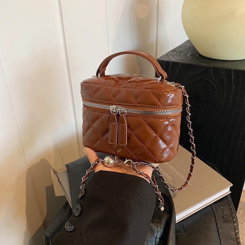 This Year, the Popular Foreign-style Small Bag Women's Autumn 2025 New Fashionable and Beautiful Casual Messenger Bag Portable Bucket Bag