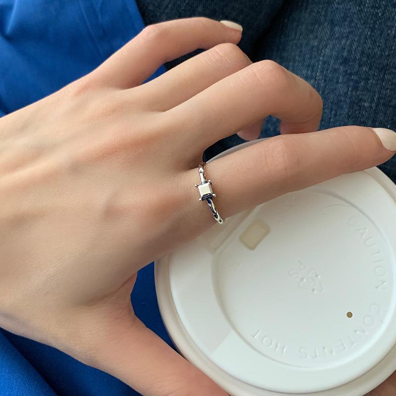 

Универсальное женское кольцо из серебра 925 пробы, элегантной гладкой квадратной геометрической формы для повседневного ношения J2476