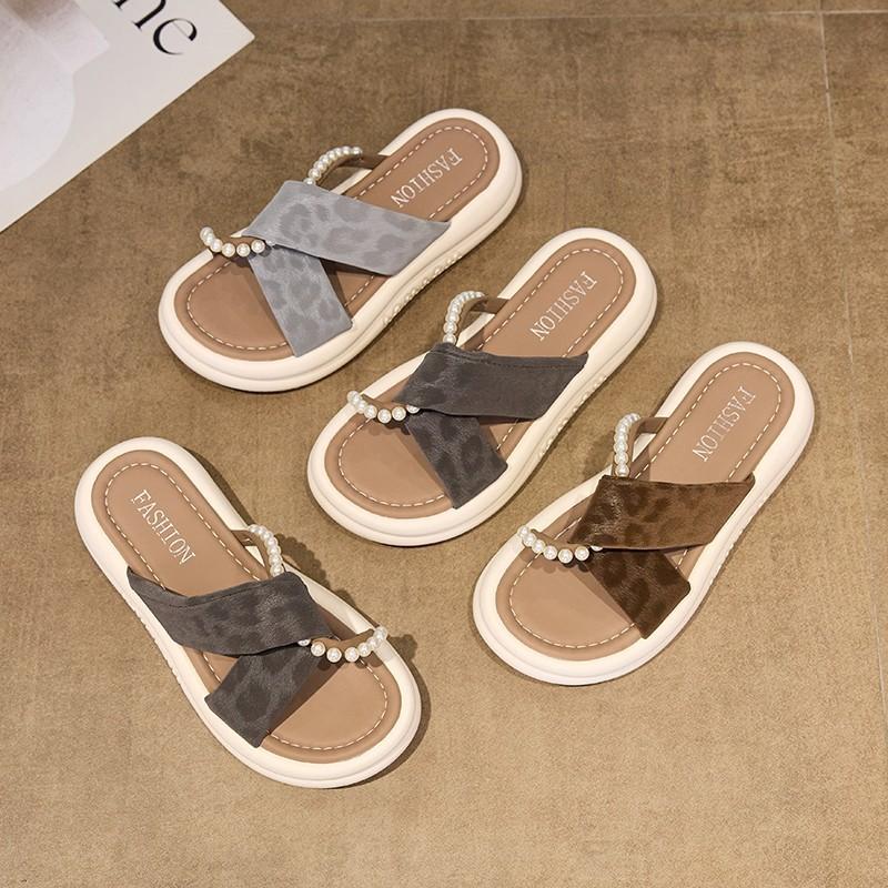 Fashion Hot Selling 2025 New Thick Heel Dopaamine Candy Colored Sandal Women Summer Wear Pearl Little Fragrance Style Fairy Wind Single