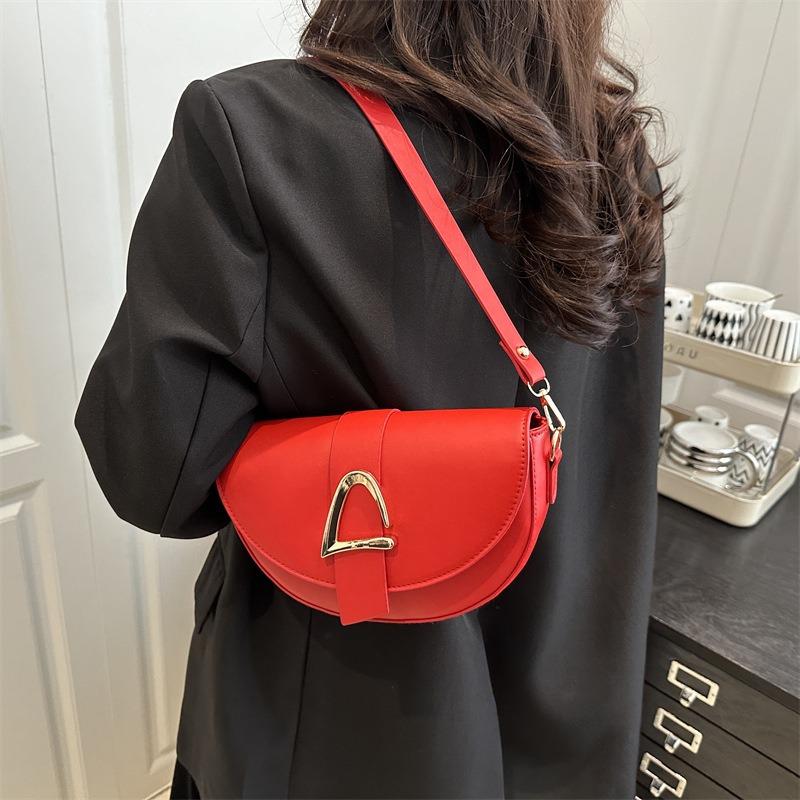 Textured Retro Summer New Popular Fashion Fashionable Messenger Bag One Shoulder Underarm Saddle Bag