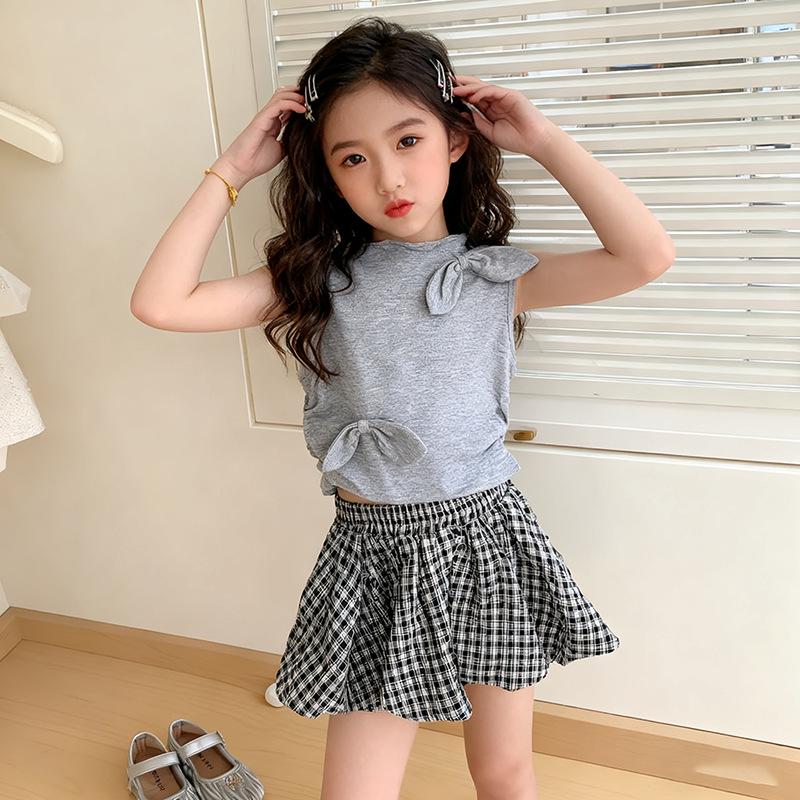 Set de vară 2025 pentru fete: Vesta gri și fustă tutu cu buline