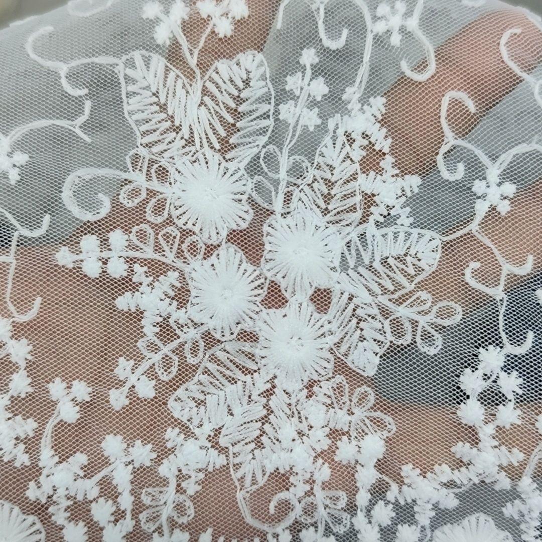 

Simple white embroidered lace mesh fabric suitable for wedding dresses evening gowns and background decoration fabrics 1M&1.3M белый