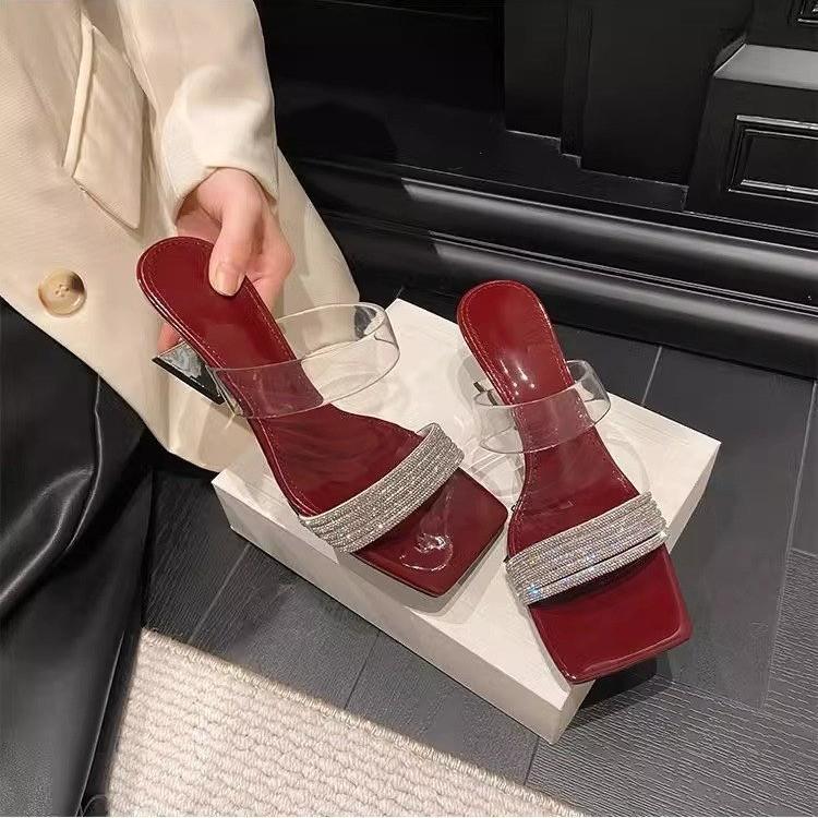 

Шлепанцы женские модные 2025 новые летние женские туфли средний каблук толстый каблук кристальные прозрачные с надписью женские крутые шлепанцы 42 бордовый