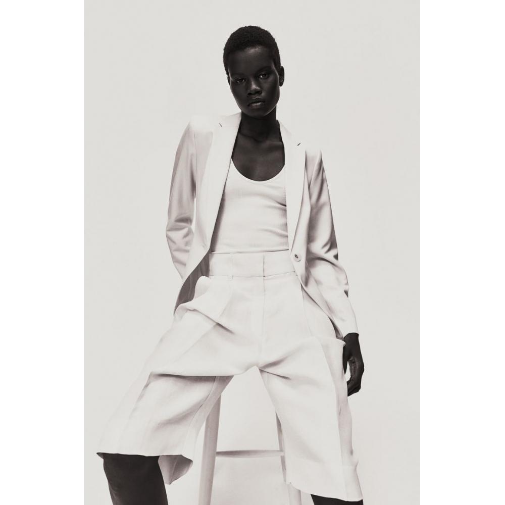 

Приталенный пиджак HM белый