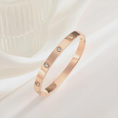 Elegantiška titano plieno apyrankė su deimantais: Lengva prabanga ir aukštos klasės mada, galvanizuota 18K auksu, blizgi, neblunkanti, atspari vandeniui.