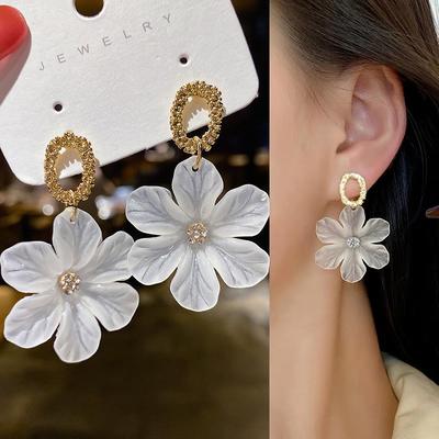 Translucent White Flower Hanging Earrings for Women Rhinestone Ball Middle Petals Sweet Korean New Beach Vacation Ear Decoration