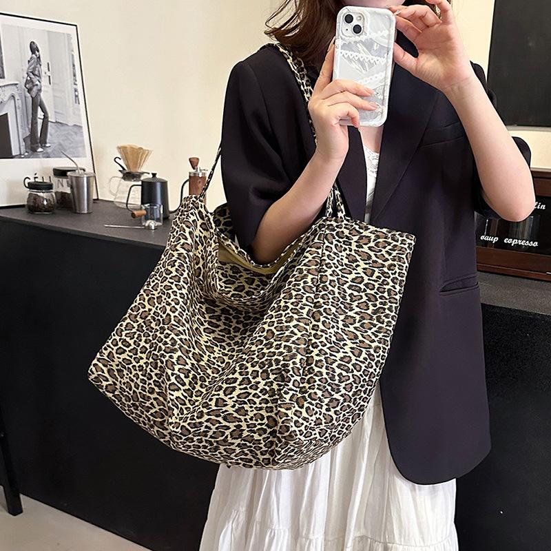 Wind Fashion Leopard Print Underarm Tote Big Bag New Casual Women's Bag Twill Canvas Bag Bag Women's Shoulder Bag