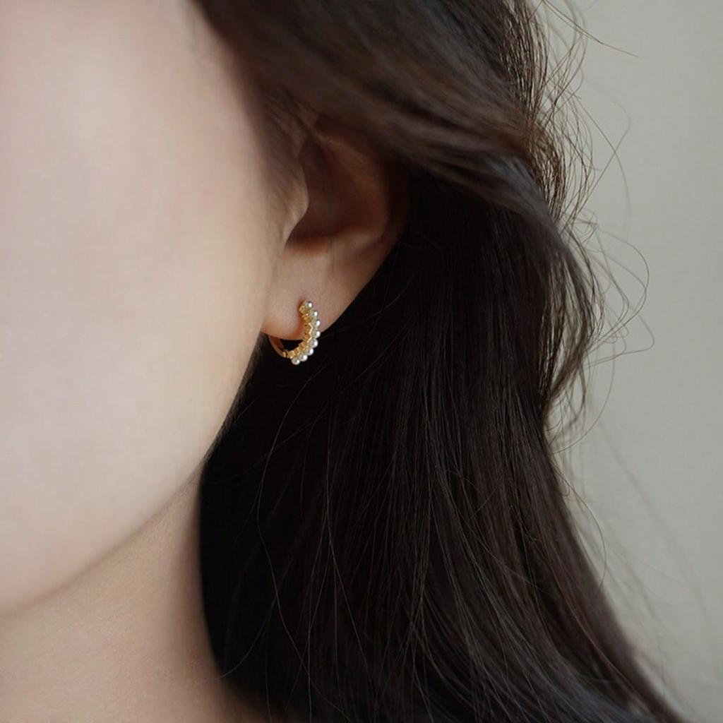 1 Pair of Cute Mini Artificial Pearl C-shaped Earrings, Gold Minimalist Earrings, Fashionable and Elegant Earrings, Suitable for Daily Wear