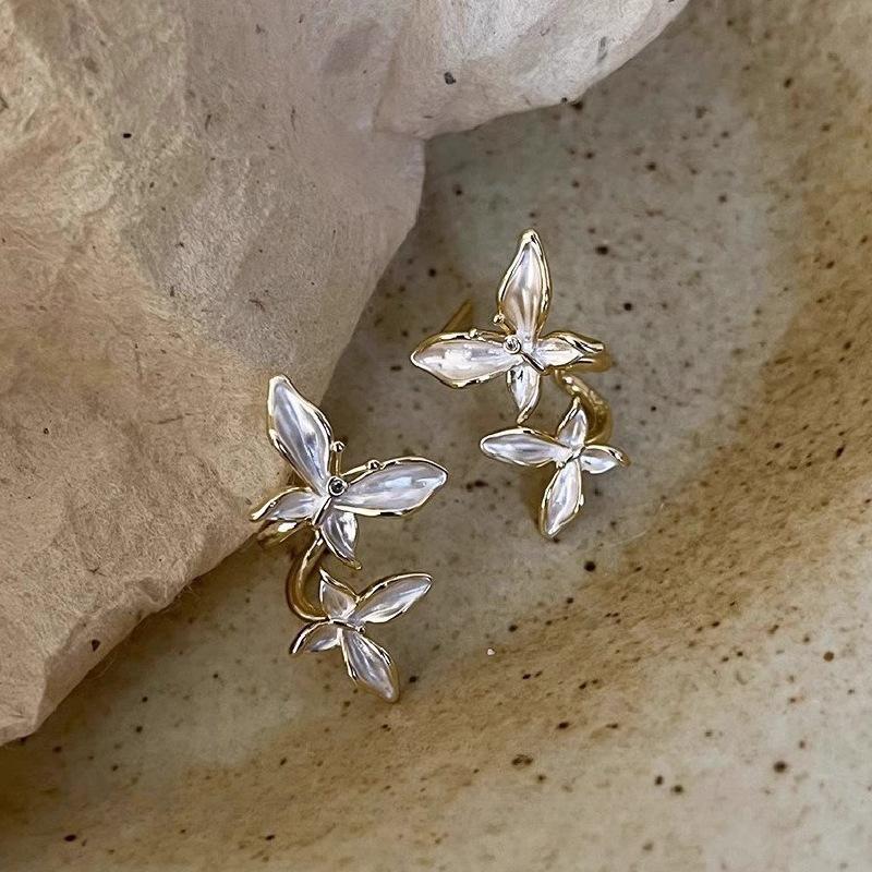 Elegant French Retro Butterfly Stud Earrings - Light Luxury, Versatile Fashion Jewelry for Women