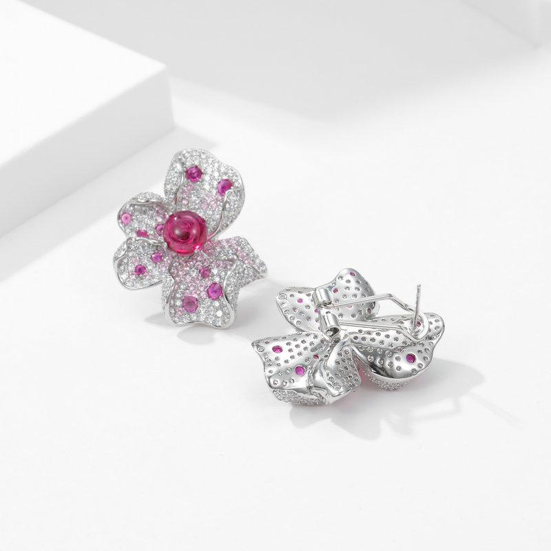 SUYU Women's Light Luxury 3D Flower Earrings 2024 New Tower Buckle Design Flower Earrings Travel Wedding Accessories