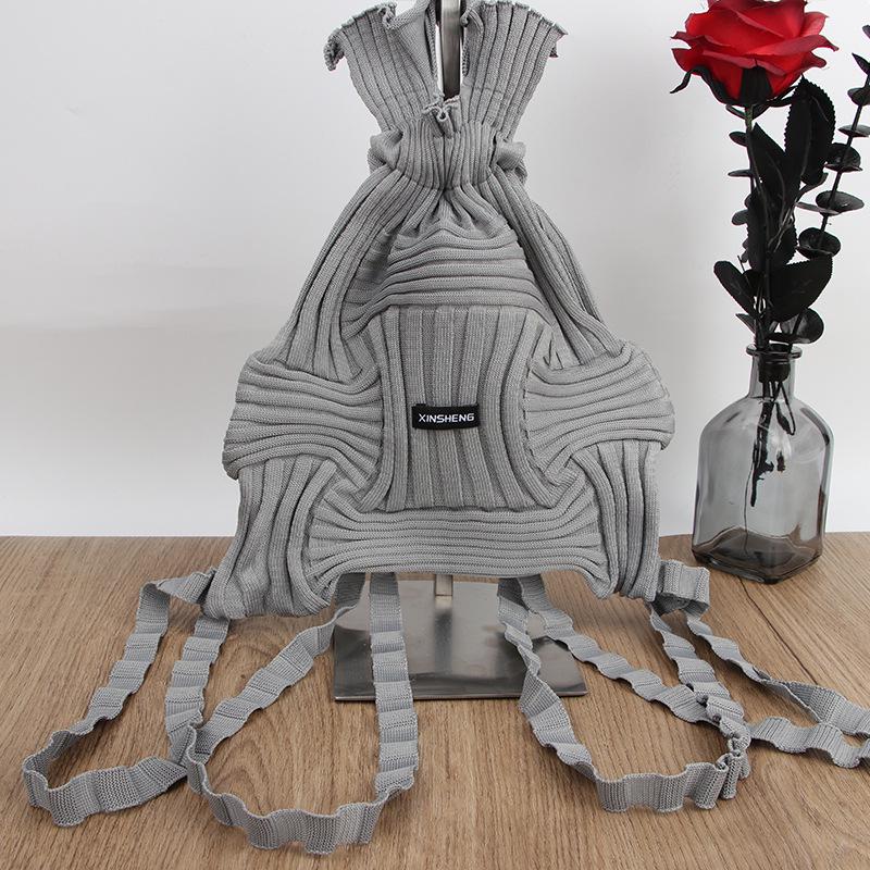 

Корейская плиссированная сумка-рюкзак в стиле Квон Нара 28*30 cm светло-серый