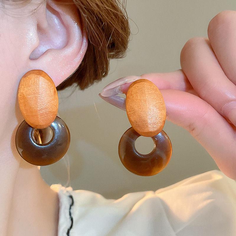 Gold-Plated U-Shaped Resin Ear Cuffs: Retro Y2K High-End Autumn & Winter Earrings