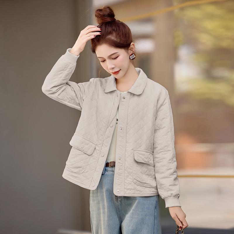 

Женская укороченная куртка свободного кроя больших размеров с отложным воротником - Стильный дизайн, молоддящий, для весны и осени 2025 Large абрикосовый