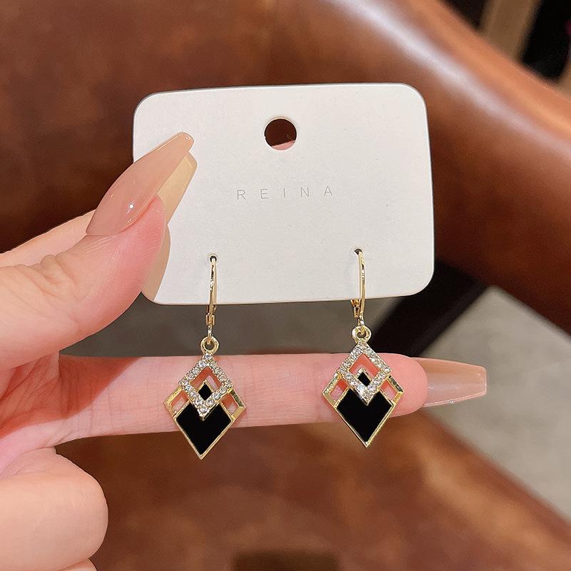 1pair European and American Fashion Personality Delicate Black Zircon Earrings Women Geometric Design Simple Light Luxury Earrings