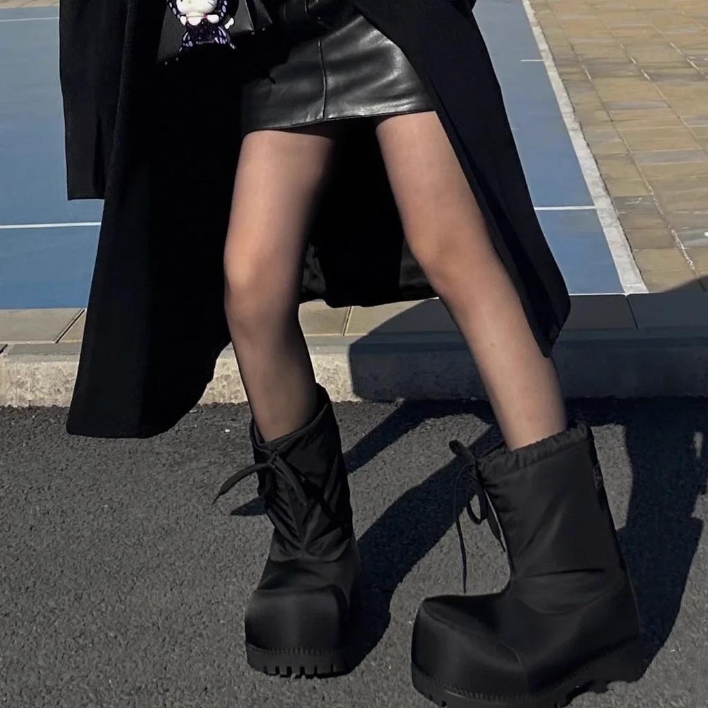 Botas de nieve de cabeza grande para esquí 2025 invierno nuevo impermeables y antideslizantes con cordón suela gruesa feas lindas cálidas aumento de altura botas cortas mujer