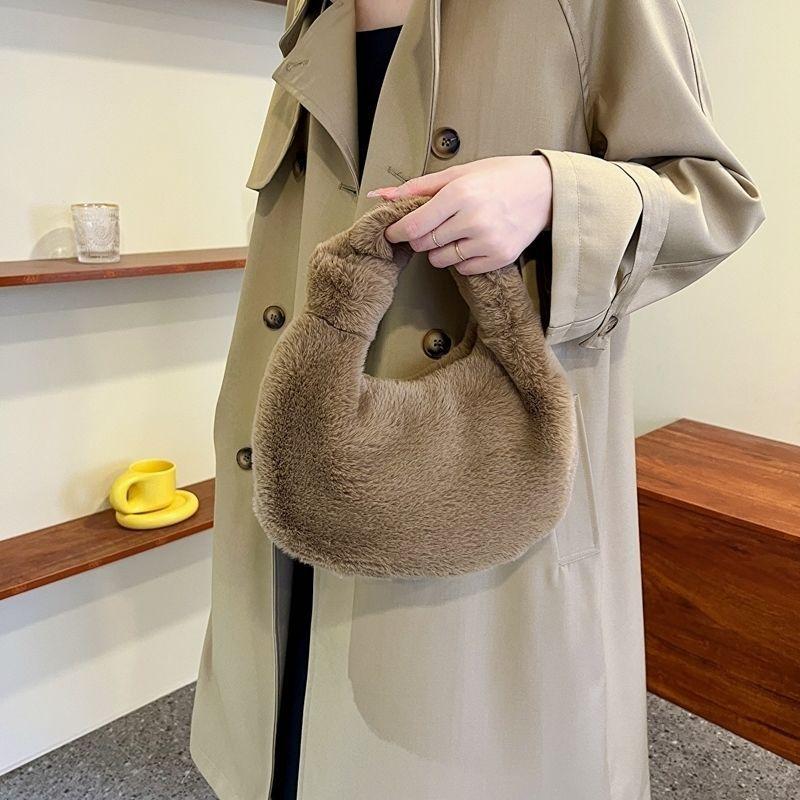 Fur Women's Small Half Moon Bag Luxury Warm Plush Wrist Bags for Women Fashion Furry Short Handle Clutch Ladies Coin Purses
