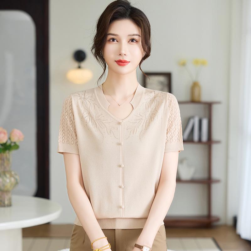 Mom's Chic Summer Knit Top with Frog Buttons - Youthful Short-Sleeved T-Shirt for Middle-Aged and Elderly Women