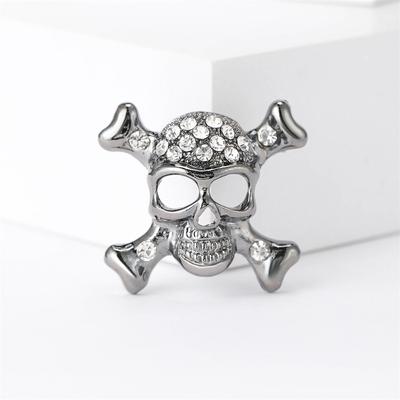 Punk Stained Skull Badge Metal Brooch Pins For Women Man Unisex Simple Halloween Gifts Alloy Brooches Clothes Decoration