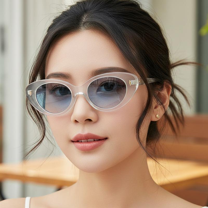 Trendy Small Frame Oval Cat Eye Sunglasses for Men Women Candy Gradient Lens Transparent White Fashion Versatile Sunglasses