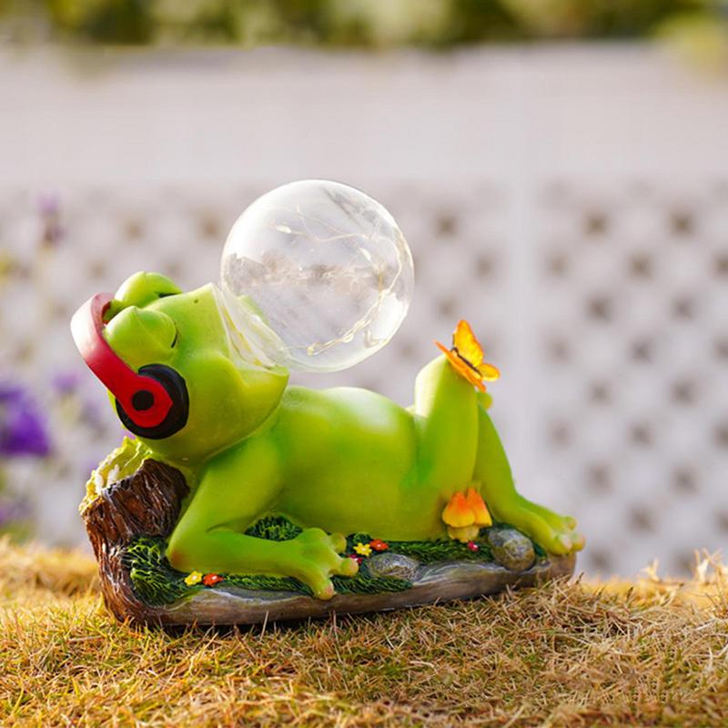 Outdoor Garden Statues Frog Blowing Bubble Solar Garden Statue Outdoor Weatherproof Animal Figurine Decoration Whimsical Night