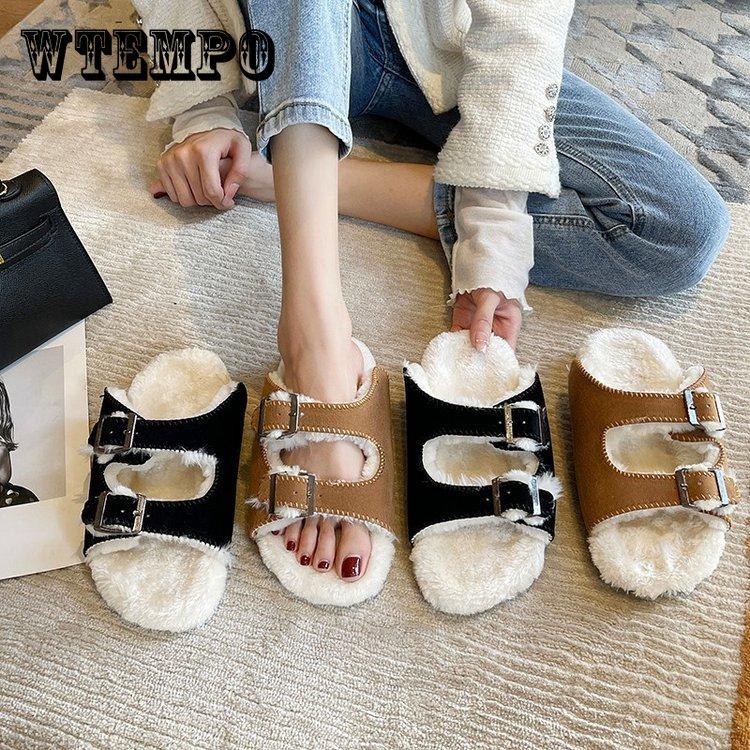 THICK-SOLED SLIPPER IN BLACK LAMB FUR