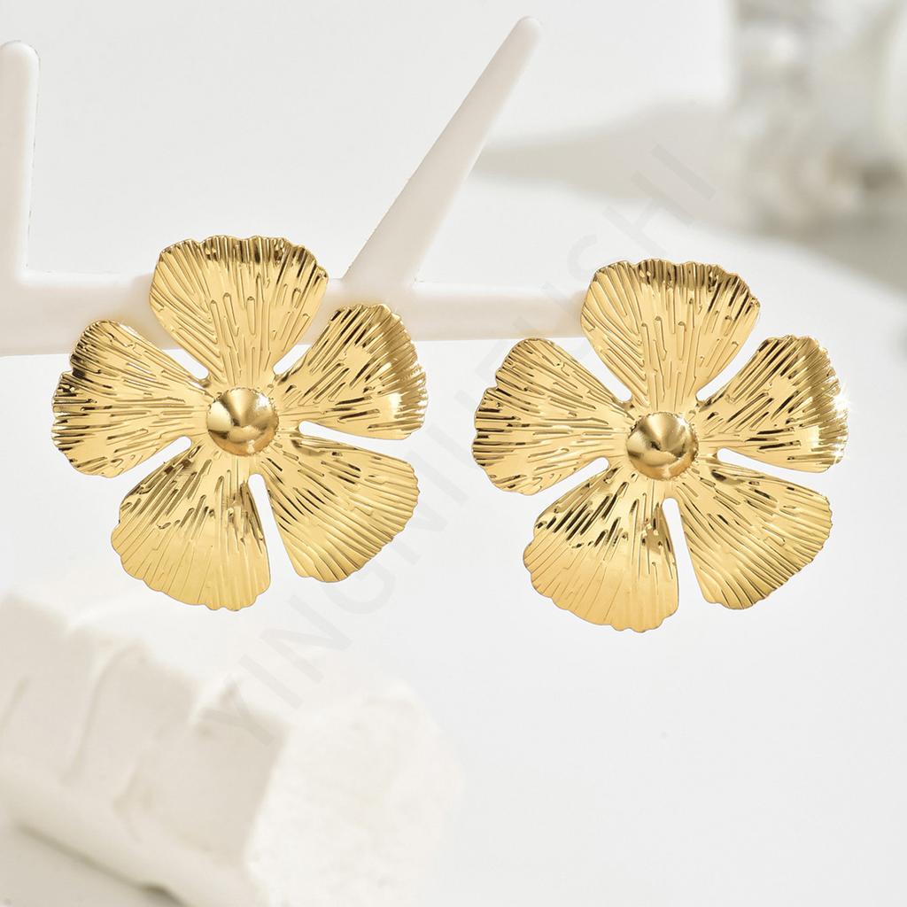 European and American retro cold wind metal exaggerated flower flower stud earrings fashionable and popular simple and versatile earrings