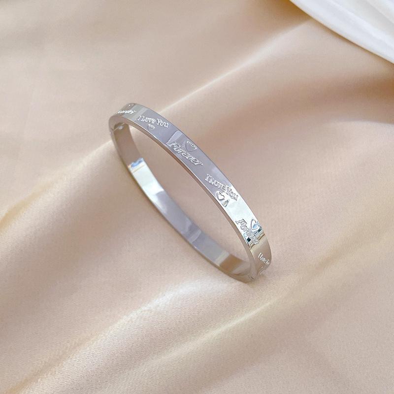 Leaf Flower Light Luxury Temperament Gorgeous Full Diamond Necklace Female Versatile Collarbone Chain Titanium Steel Chain