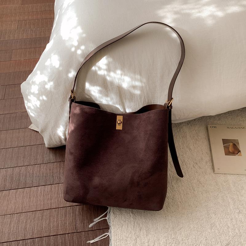 Casual Shoulder Bucket Bag Fashionable Simple Retro Large-capacity Bag Women's 2025 New Commuter Versatile Messenger Bag