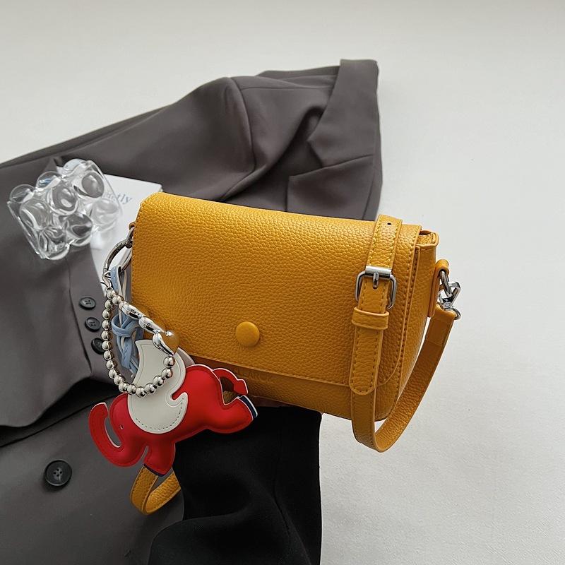 Премиум Текстура Повседневная Универсальная Сумка Через Плечо Женская Универсальная Однотонная Сумка-мессенджер Foreign With pendant 2920₽