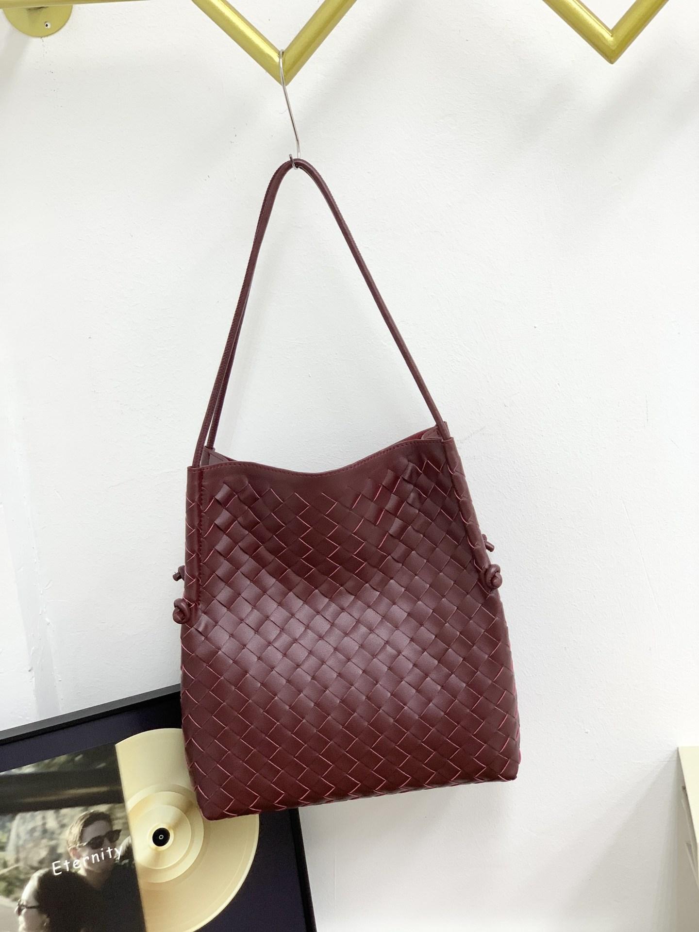 

New Cowhide Women s Bag Vegetable Basket Weaving Large Capacity Single Shoulder Crossbody Handbag Weaving For Women 29x10x32cm вина червоного кольору