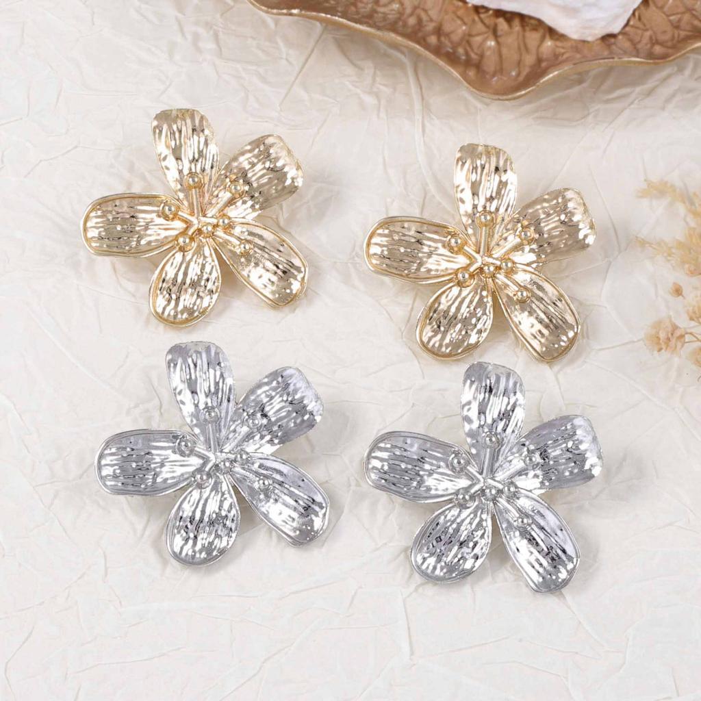 The Unique, Retro and Cold Style Metal Alloy High-end Design Sense, Simple Texture and Floral Ear Studs Are Versatile for Women