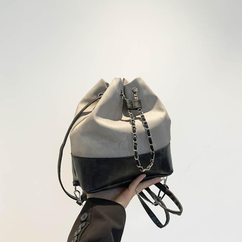 

Niche Design Рюкзак с цепочкой для женщин Красивая повседневная сумка-ведро для женщин Новый стиль Дорожный рюкзак