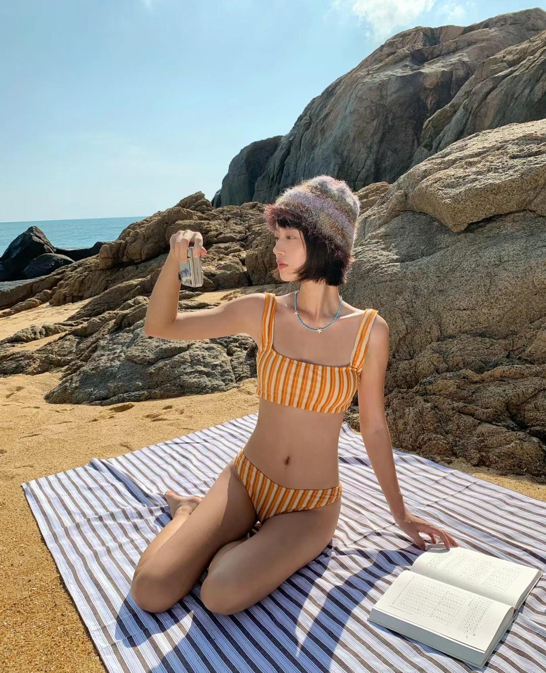 

Комплект полосатого бикини-топа в корейском стиле - Милый и модный купальник для отдыха на горячих источниках L жёлтый