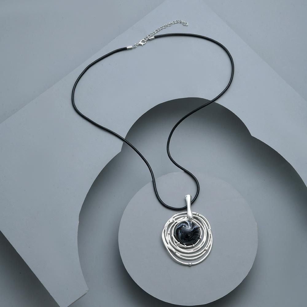 Retro Round Sweater Chain Necklace Women's Accessory
