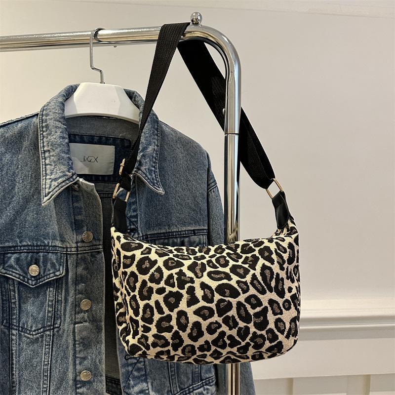 

Niche design bag women s new autumn trend versatile handbag high-end single shoulder underarm dumpling bag