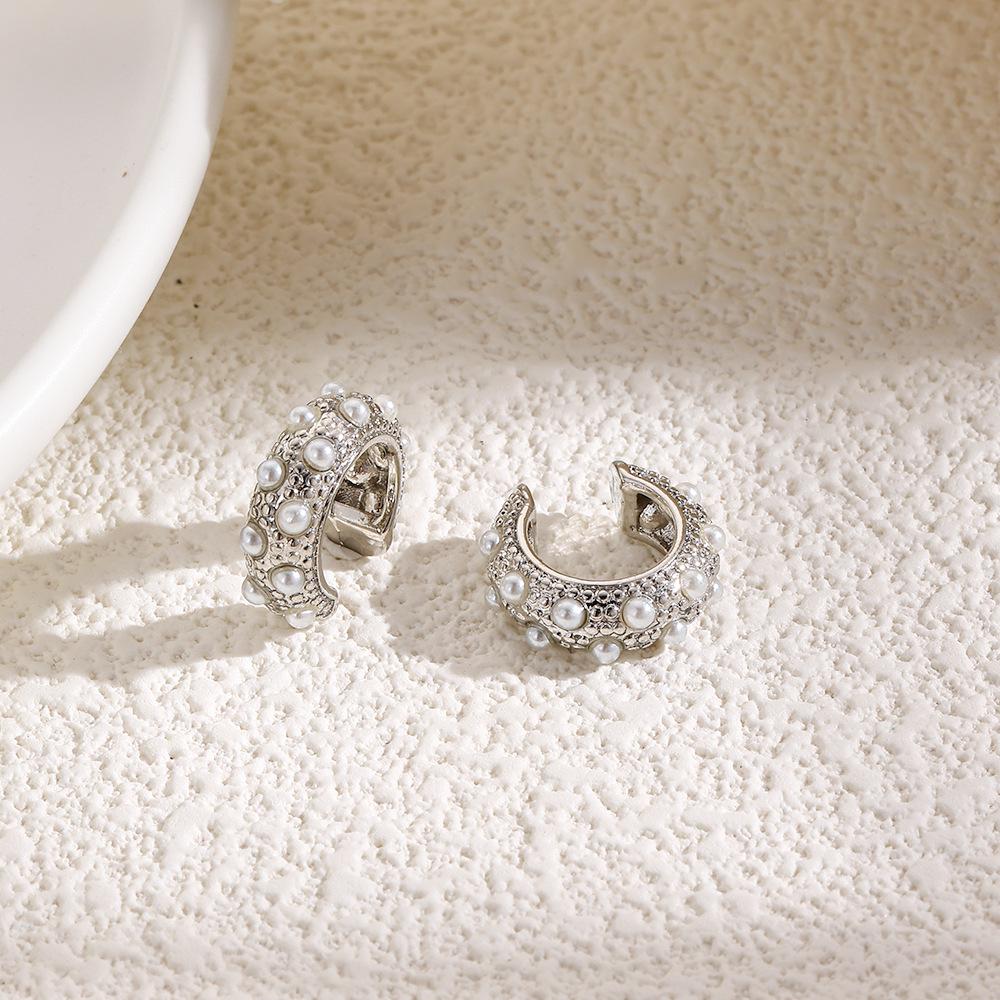 Set of 4 Fashionable Retro 18k Copper-Plated Imitation Pearl Ear Clips, Earrings, and Ear Bone Clips - No Piercing Needed.