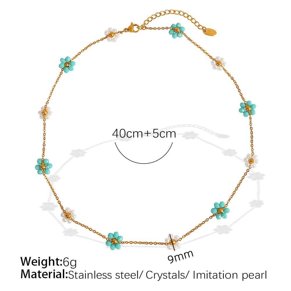 European & American Fresh Flower Stainless Steel Bracelet with Women's Niche Design and Titanium Steel Necklace Set.