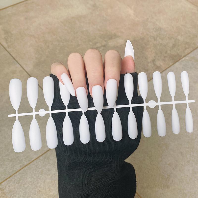 

24 шт./набір DIY Quick Nails Подовжені загострені матові одноколірні накладні нігті Багатокольорові смужки Готовий одяг Манікюр