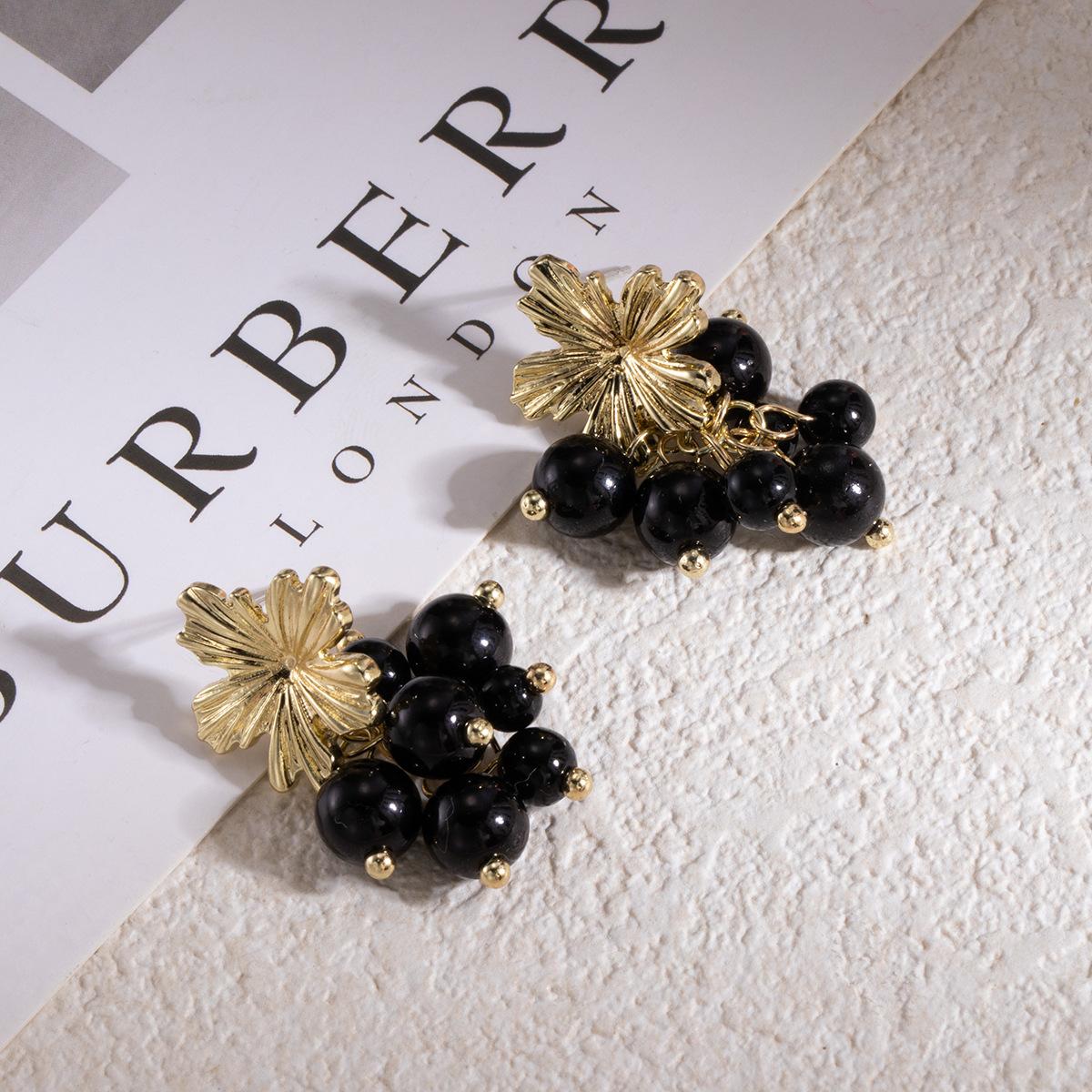 Retro Literary Grape Pearl Fringed Earrings, Light Luxury Niche Fashion Temperament High-End Earrings