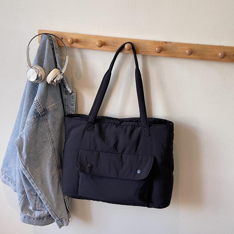 Lightweight handbag, large capacity commuting to work, female tote bag, student class shoulder bag, simple autumn and winter bag