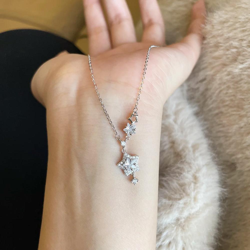 Flash Diamond Star Pendant Necklace Women's Light Luxury Titanium Steel Necklace Collarbone Chain Jewelry