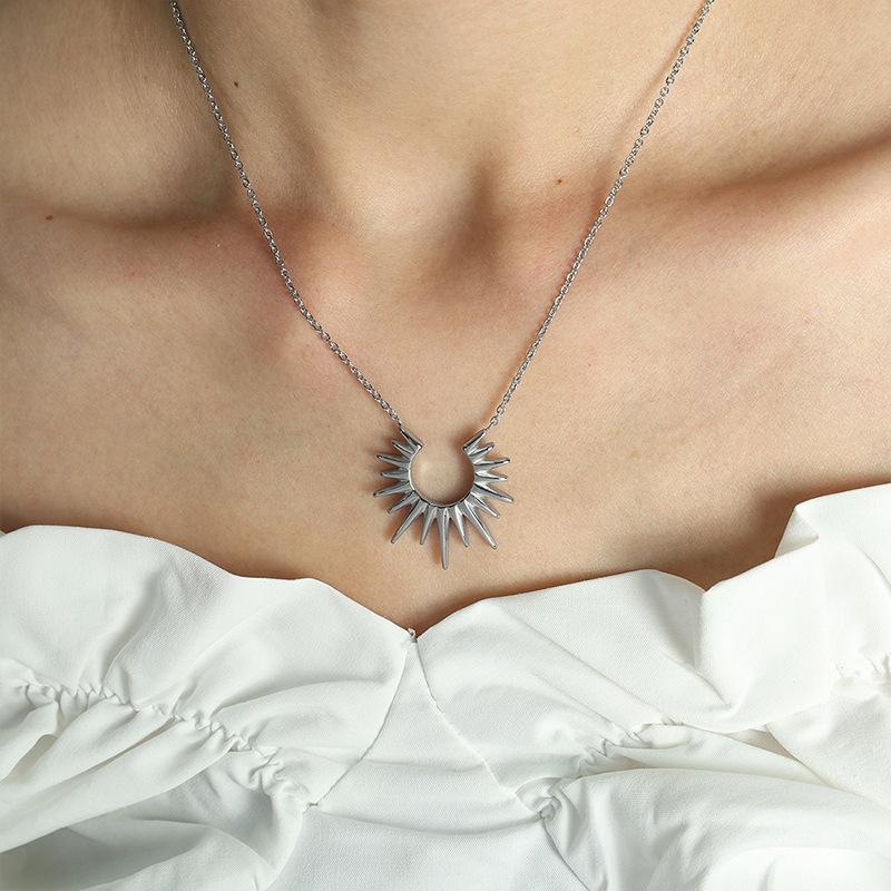 ins wind sun mango collarbone chain plated 18k high-end niche versatile women s exquisite necklace design sense