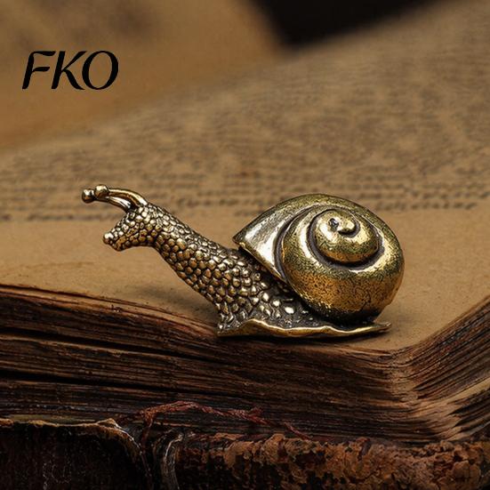 Office Table Decoration Vintage Bronze Snail Sculpture, Metal Animal Statue, Slow Living Desk Ornament Decor for Home Tea Table, Garden