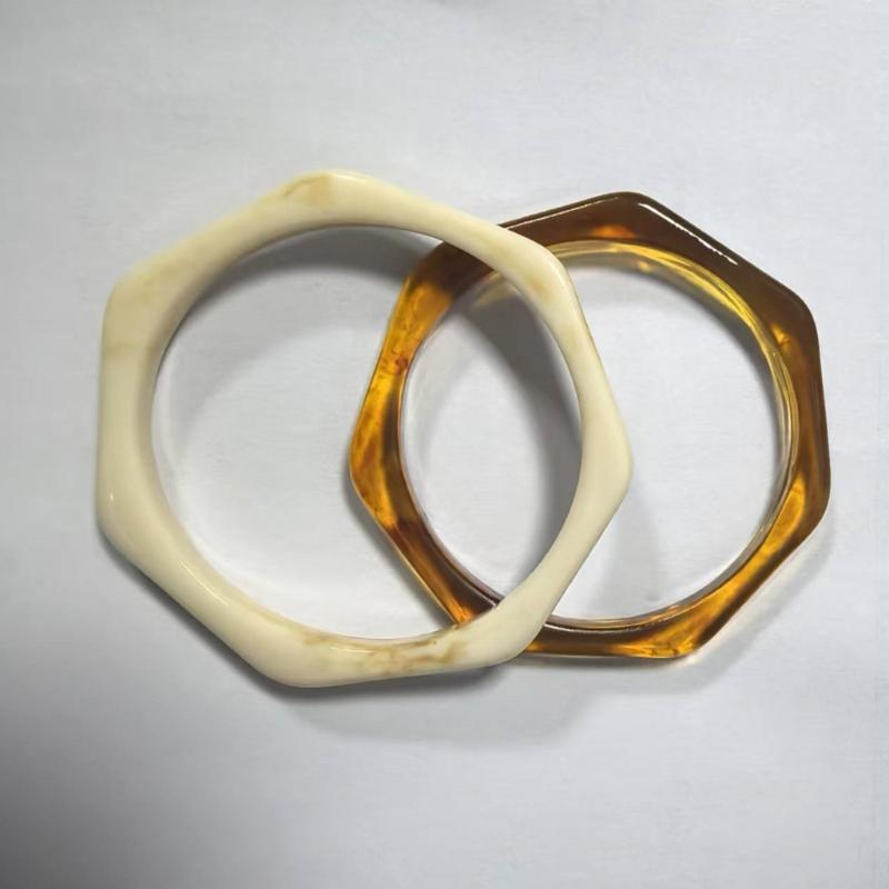 Trendy Adjustable Resin Bangle In Multiple Color Portable And Sturdy For Daily Wear