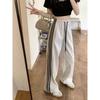 Weiß-Grau gestreifte neue Damen-Hose mit weitem Bein und geradem Bein ist lässig, figurformend und vielseitig. Lockere Sportbekleidungshose