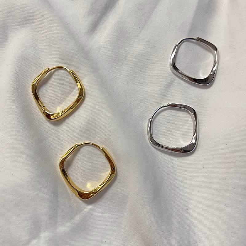 Minimalist Geometric Möbius Rhombus Earrings - Versatile Simple Ins Style for Women