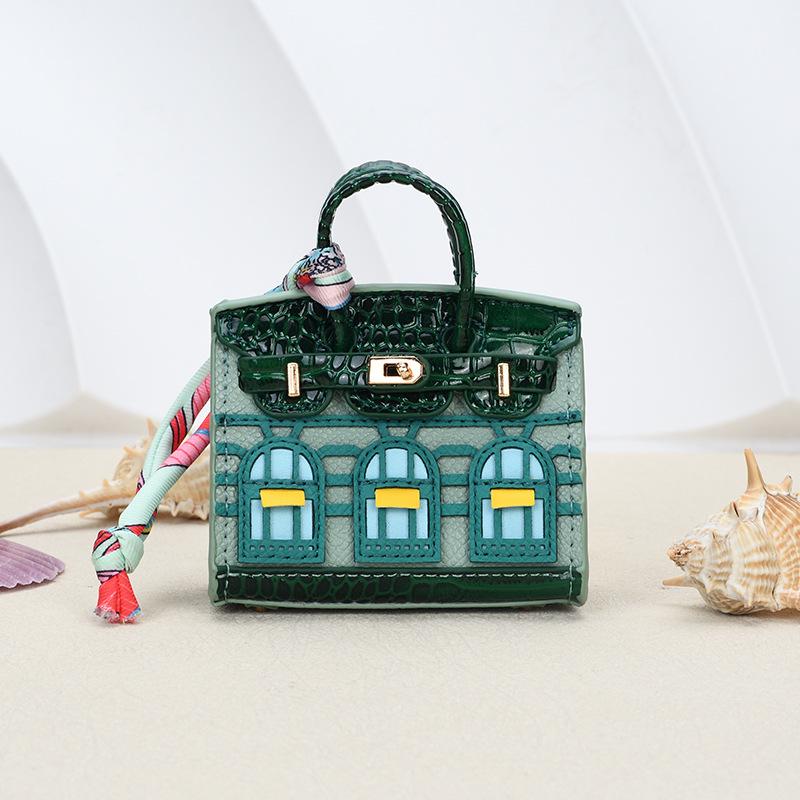 Stylish Mini House Keychain: Platinum Window Coin Purse & Earphone Holder