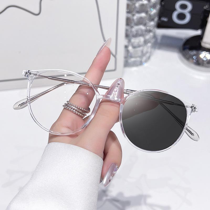 Ultralight Pochromic Myopia Glasses for Women Round Frame Men's Color Changing Eyewear Fashion Near Sight Glasses Anti-UV